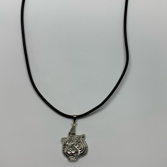 Alloy Tiger Necklace - Picture 2 of 3